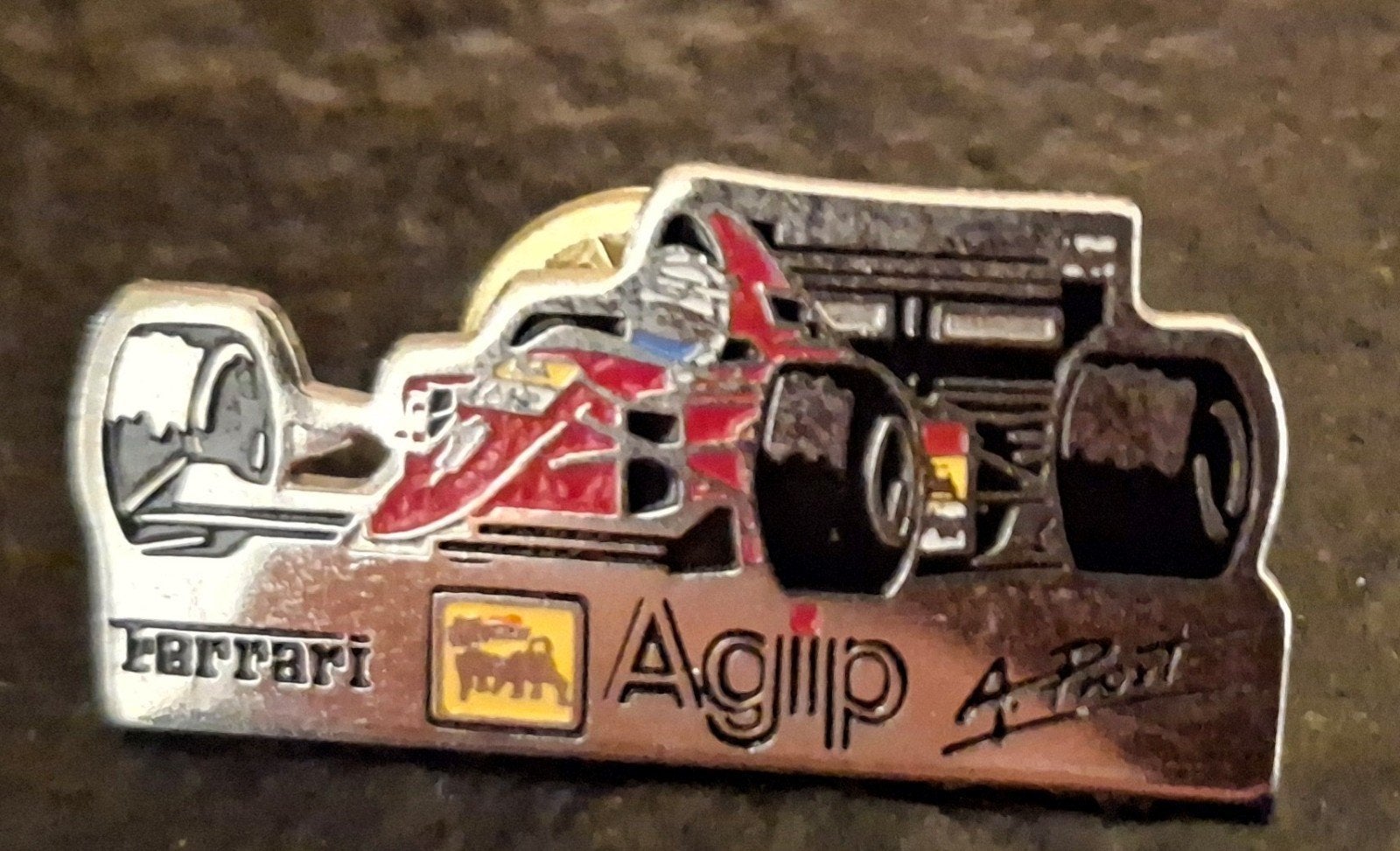 Épinglette ancienne Ferrari de Formule 1 Agip Alain Prost, Collections, Enlèvement ou Envoi, Comme neuf, Sport, Insigne ou Pin's