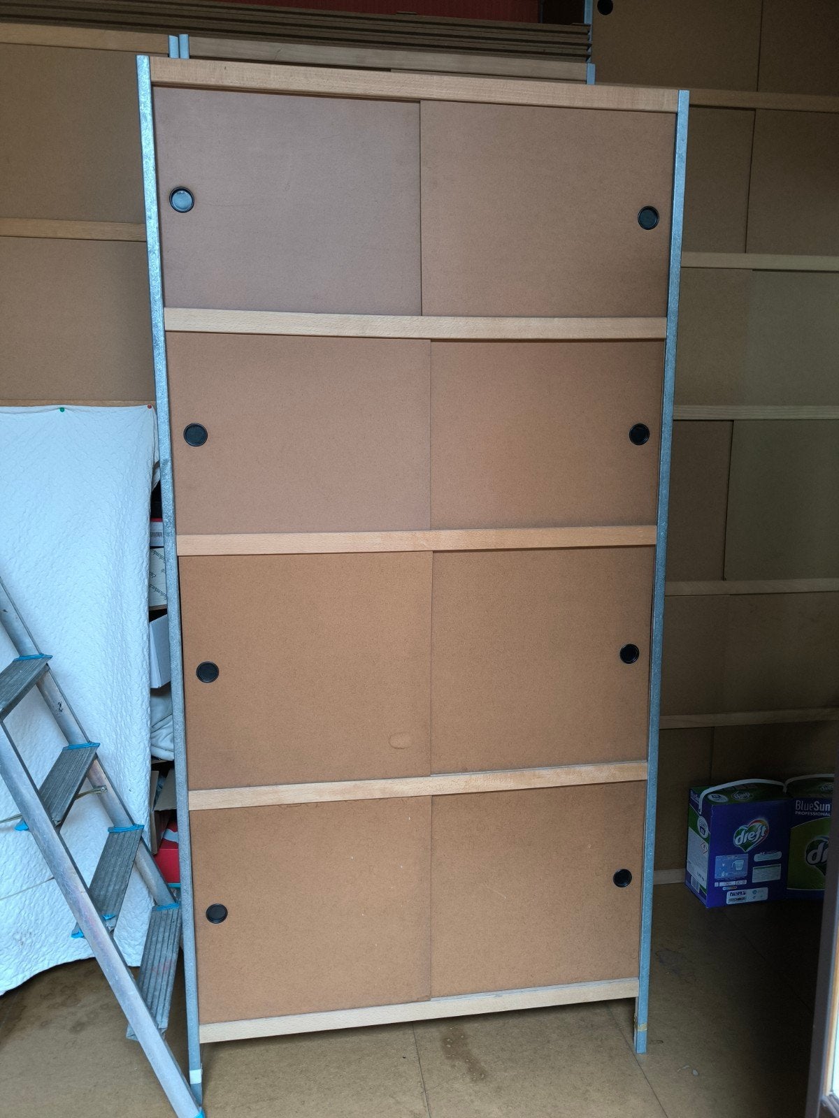 Kewlox kast.  Bruine kleur.  Op pootjes., Ophalen