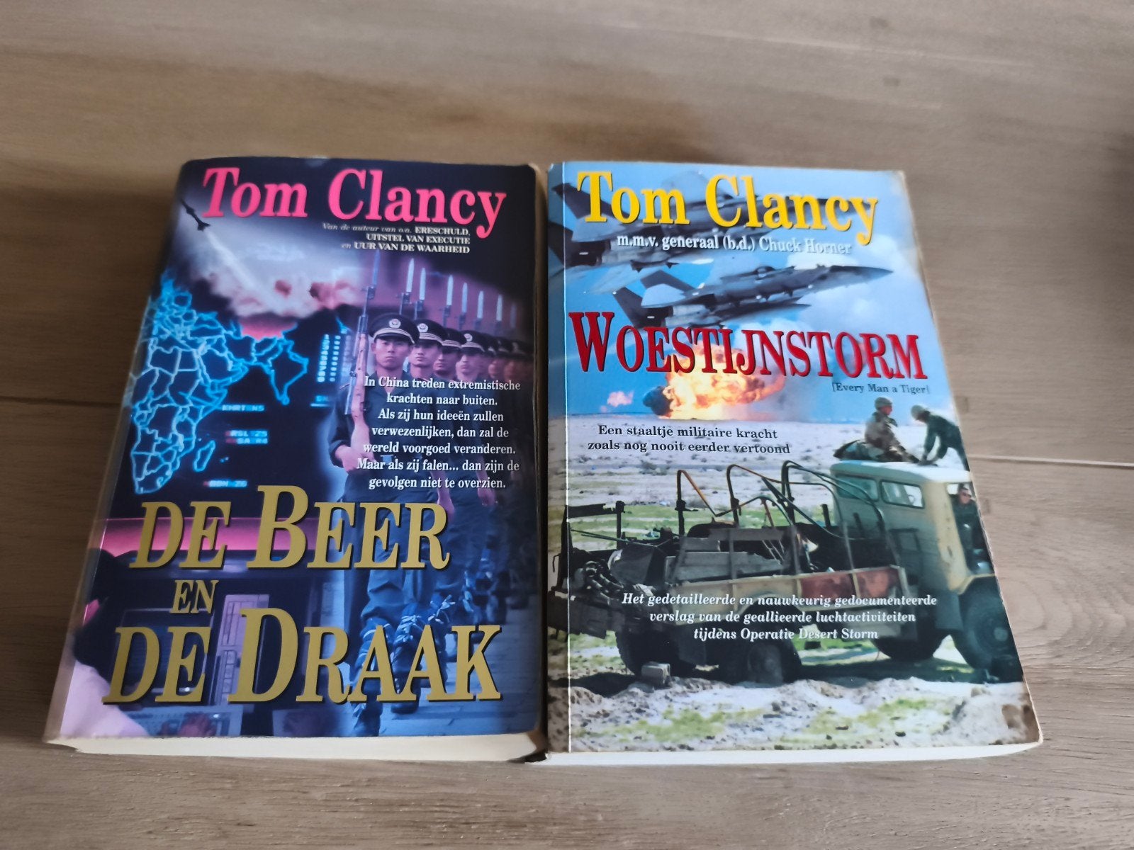 Tom Clancy - De beer en de draak en woestijnstorm, Boeken, Ophalen, Tom Clancy