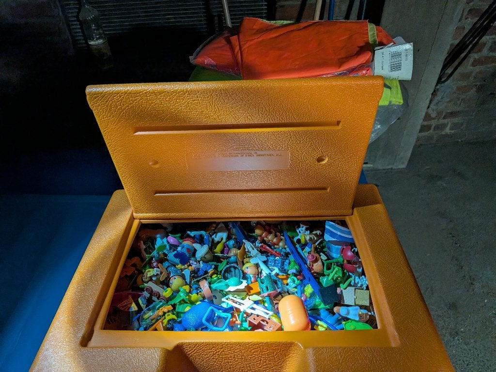 Kinderverrassing, Verzamelen, Verrassingseieren, Ophalen, Zo goed als nieuw, Hardplasticfiguren