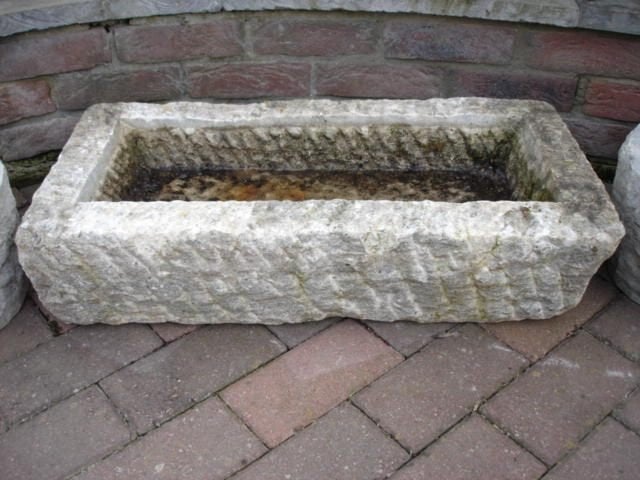 bac auge en pierre bleu , jardinière , voir photos !!!!, Jardin & Terrasse, Moins de 30 cm, Pierre, Enlèvement, Utilisé