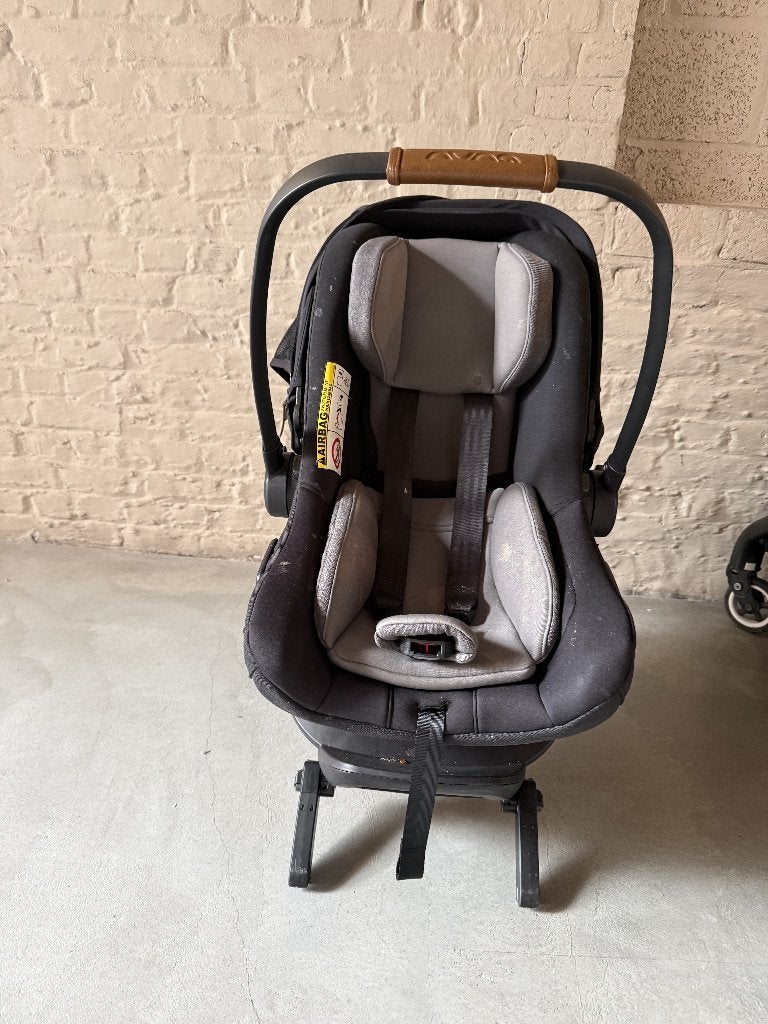 Nuna Pipa Next + Next Base, Kinderen en Baby's, Zijbescherming, Zo goed als nieuw, Isofix, 0 t/m 13 kg