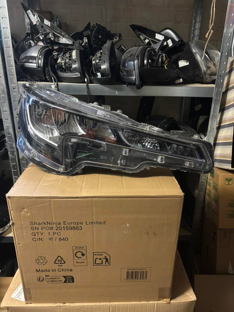 Phare droit LED Toyota Corolla châssis E210 12e génération, Enlèvement ou Envoi, Utilisé, Toyota
