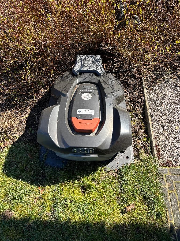HUSQVARNA AUTOMOWER 330X robotmaaier in topstaat, Ophalen, Gebruikt, Husqvarna