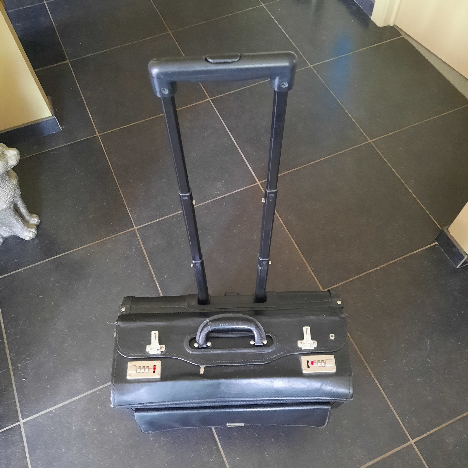 Valise de pilote, valise à roulettes. En cuir ! Avec clé, Enlèvement ou Envoi, Roulettes