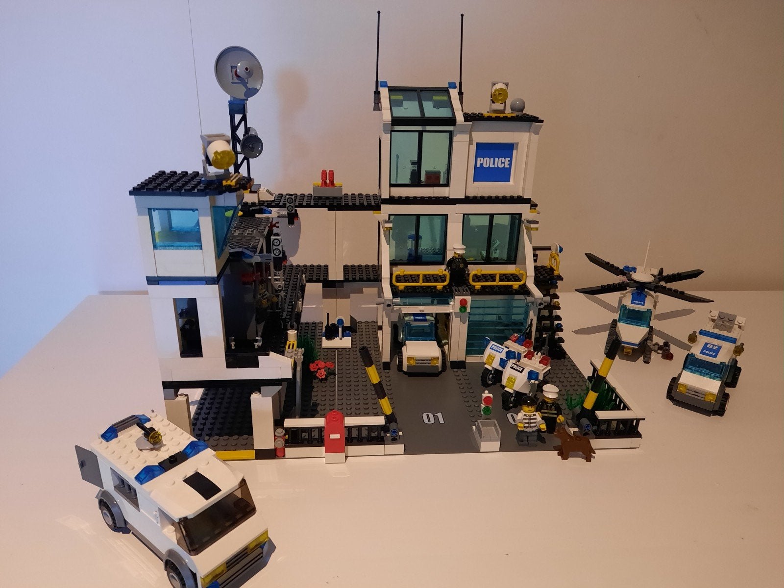 Lego politiekantoor, Ophalen