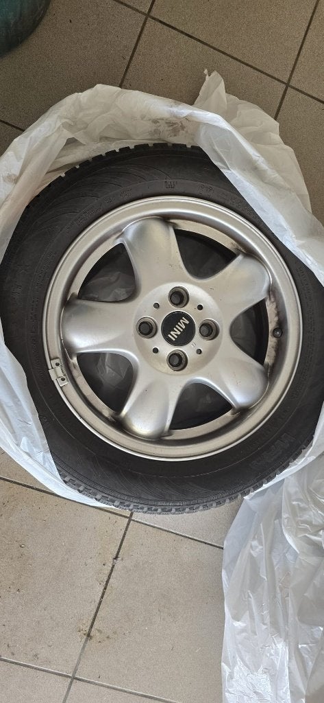 Mini Cooper Cabrio Wielset met winterbanden 15 inch, Autos : Pièces & Accessoires, Pneus & Jantes, 15 pouces, Pneus et Jantes
