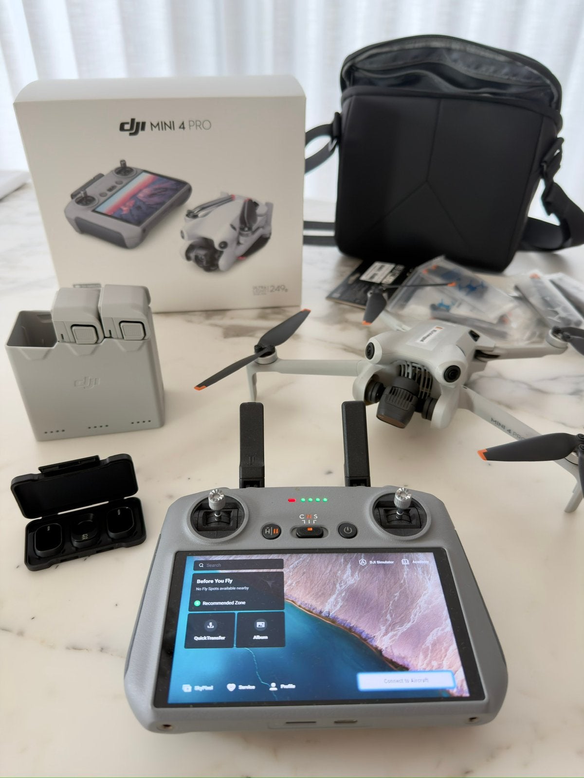 DJI Mini 4 PRO Fly More Combo + manette intelligente, Moins de 250 g, Comme neuf, Autres types, Suivi automatique