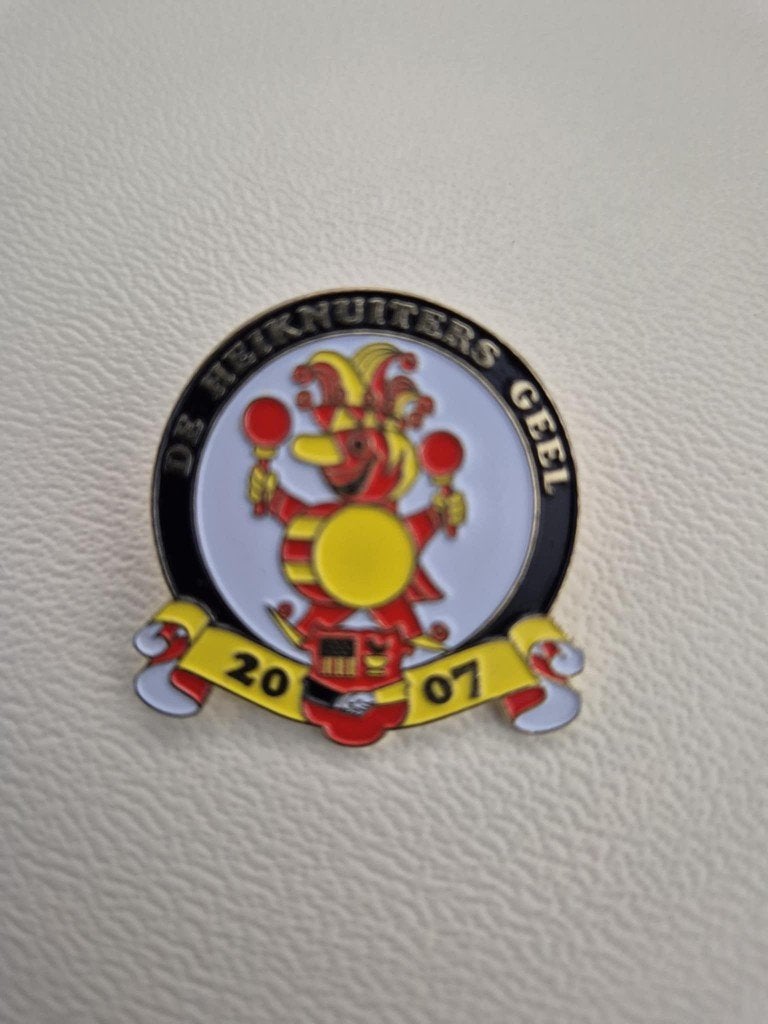 Carnaval pin Geel De heiknuiters 2007, Verzamelen, Ophalen of Verzenden