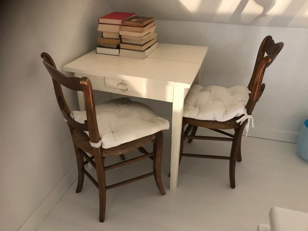 Table Flamant antique et 2 chaises, Enlèvement ou Envoi, Utilisé, Chaise(s)