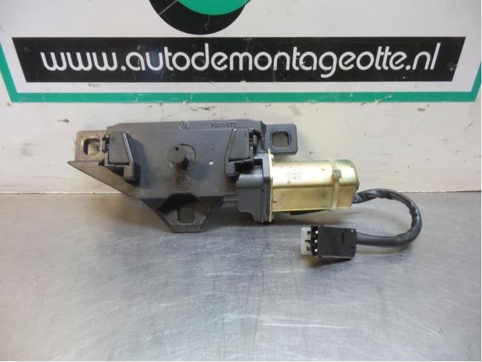 Mécanique de verrouillage couvercle coffre d'un BMW 7-Serie, -, Utilisé, -, Enlèvement ou Envoi