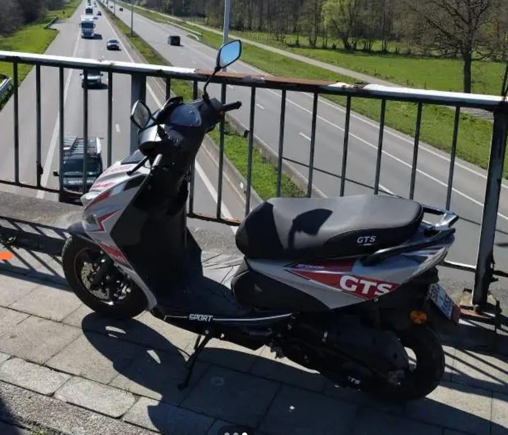Gts sirocco sport 50 cc, Fietsen en Brommers, Brommers | Overige merken, Ophalen