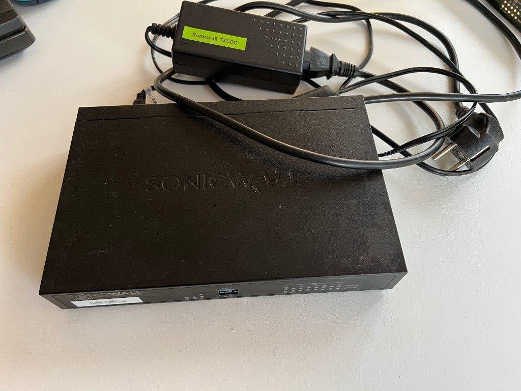 SonicWall TZ500 Firewall Dell    factory reset, Computers en Software, Routers en Modems, Ophalen of Verzenden, Gebruikt, Router