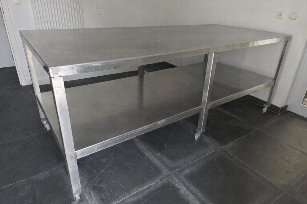 Inox tafel op wielen, Ophalen