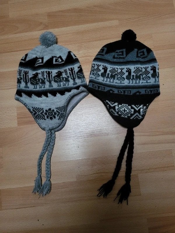 2 nieuw Peruaanse mutsen met vlechten (ook per stuk), Enlèvement ou Envoi, Neuf, Bonnet