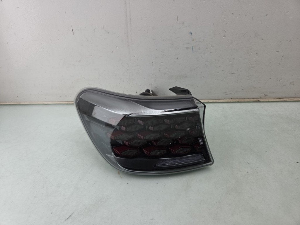 FEU ARRIÈRE GAUCHE Kia Ceed (CDB5 / CDBB) (|92401J7500|), Kia, Info@kia.de, Utilisé, Theodor-Heuss-Allee 11
60486  Frankfurt am Main, DE