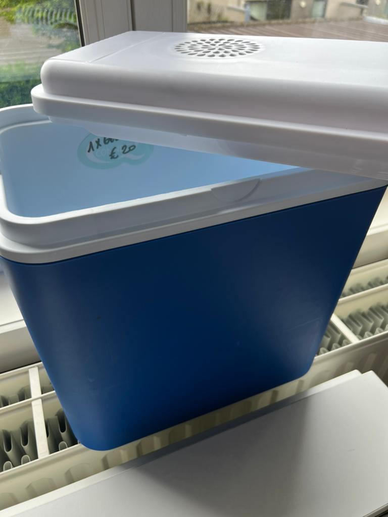 Oplaadbare frigobox voor auto en kampeer. 1 x gebruikt, Caravanes & Camping, Glacières, Enlèvement ou Envoi, Comme neuf