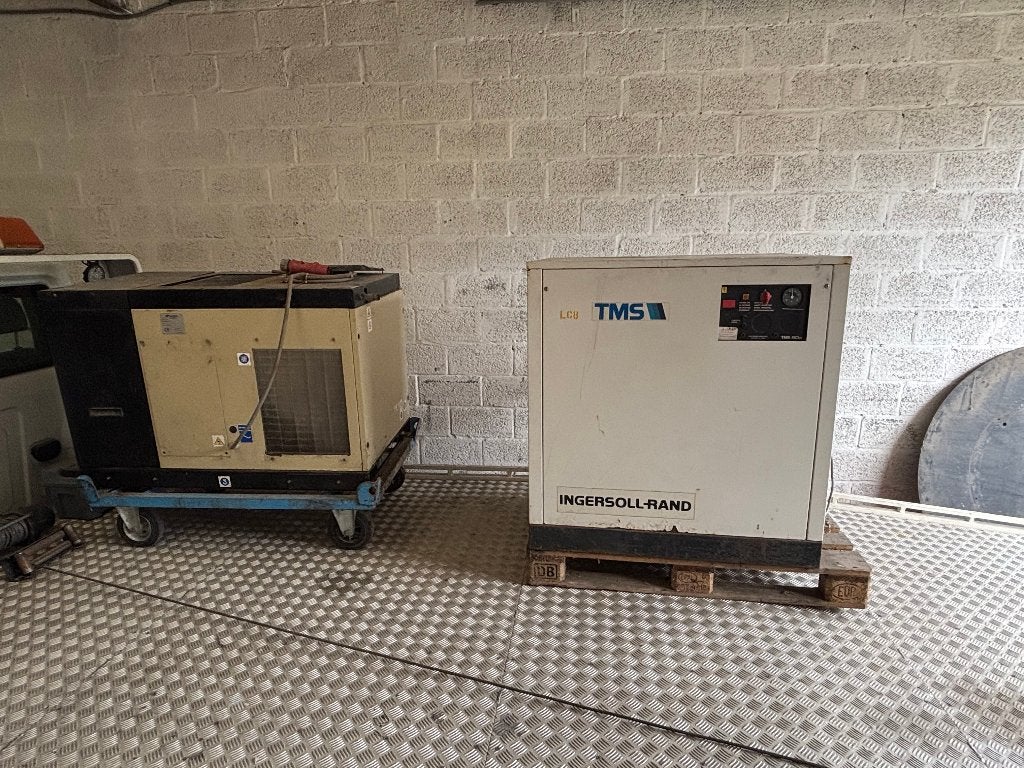 Schroefcompressor en droger, Doe-het-zelf en Bouw, Ophalen, Gebruikt, 10 bar of meer