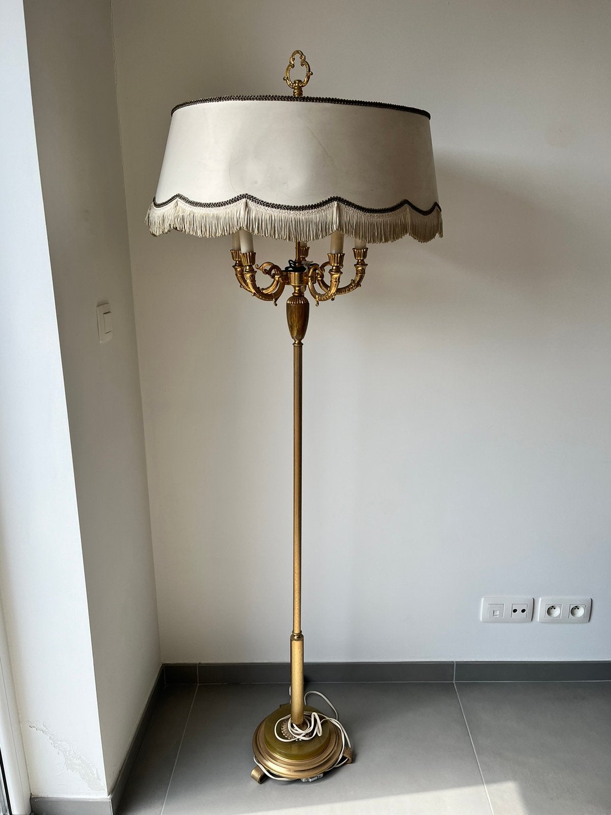 Lampadaire Antiquité Orné Couleur Or Datant de 40-45, Antiquités & Art, Antiquités | Éclairage, Enlèvement