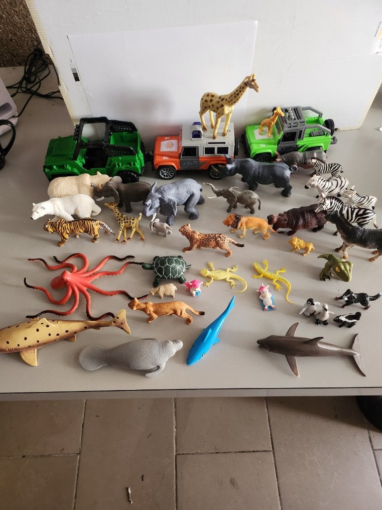 37 animaux en peluche et 3 jeeps, Enlèvement ou Envoi, Utilisé, Découverte, Sonore