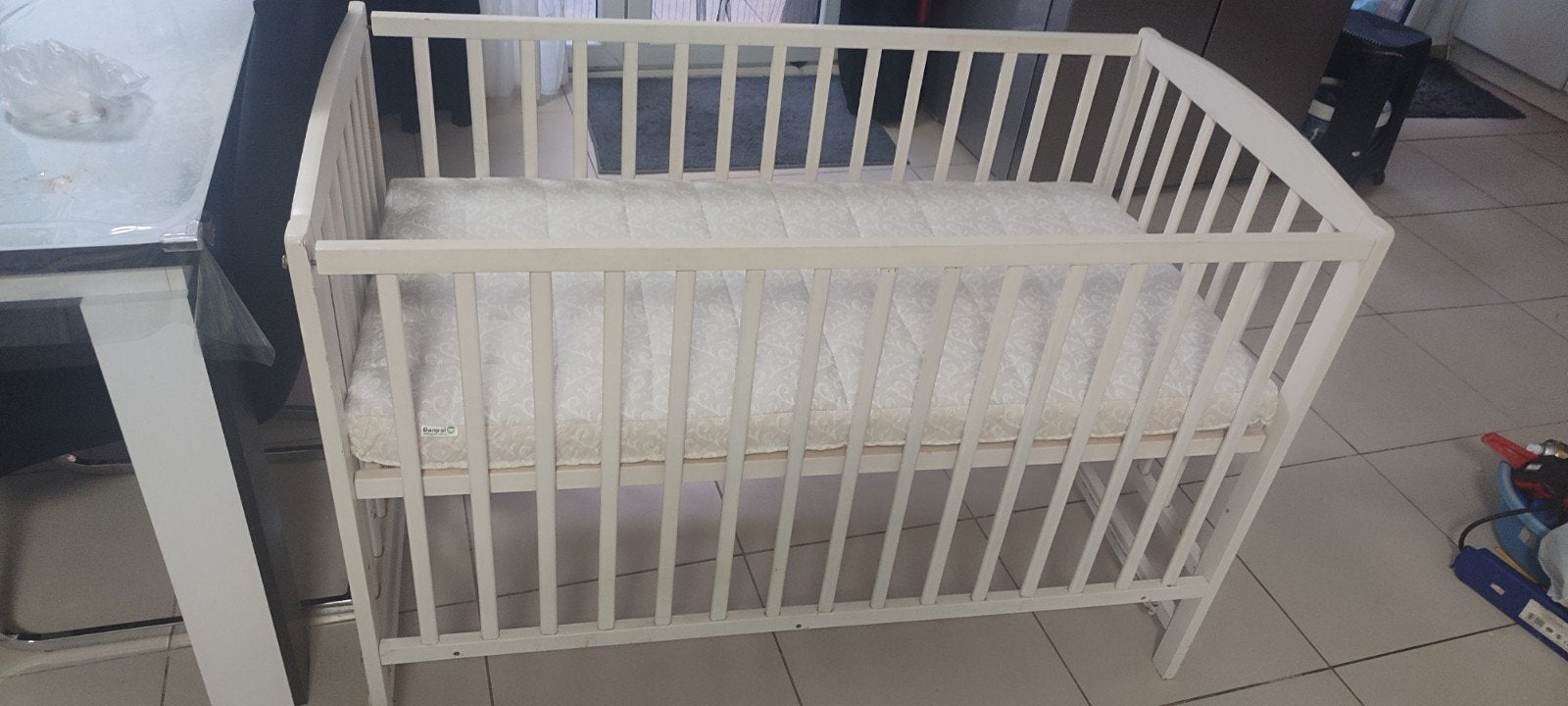 Lit bébé avec matelas, Lit