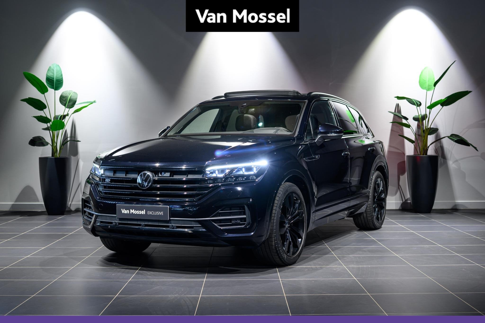 Volkswagen Touareg 3.0 V6 210kW 4WD R-Line LUCHTVERING | DYN, Auto's, Automaat, Gebruikt, Zwart, Bedrijf