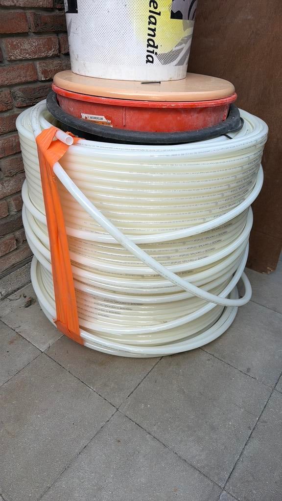 Vloerverwarming (buis) 360lm + bevestigingsmateriaal, Ophalen, Zo goed als nieuw