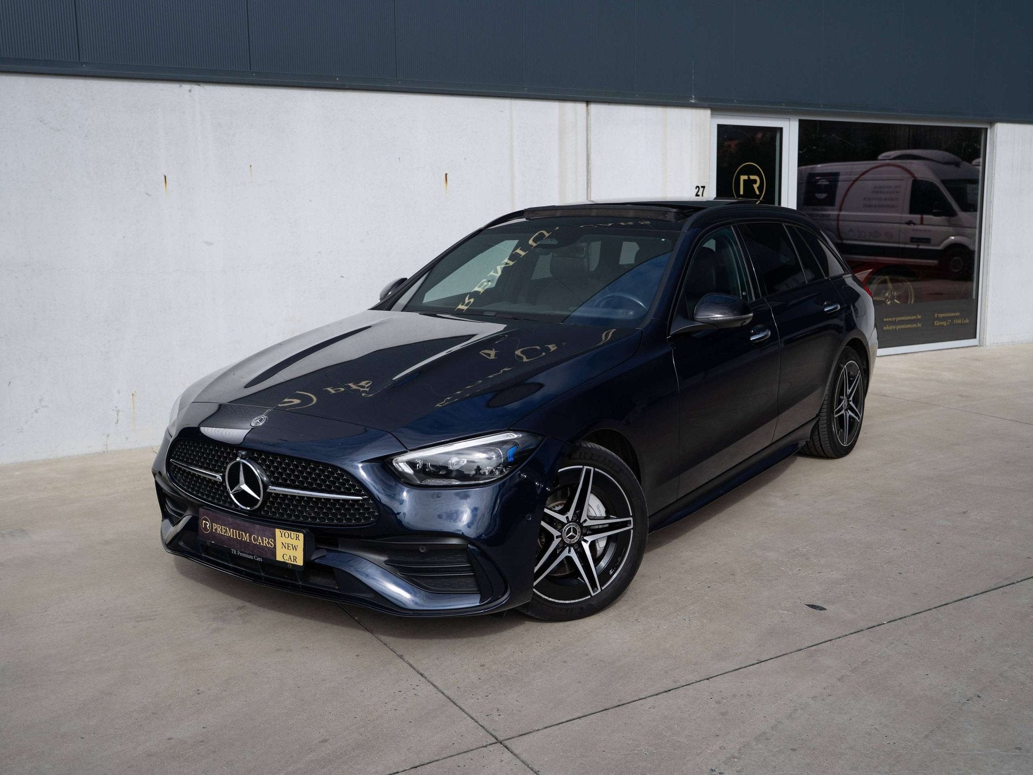 Mercedes-Benz C-Klasse 300 e l PHEV l AMG Line l Pano l Head, Auto's, Automaat, https://public.car-pass.be/vhr/4e2221c0-43ca-4c06-accb-3239d6abe151