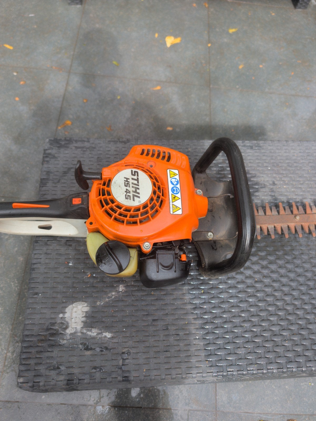 Stihl HS45, Enlèvement