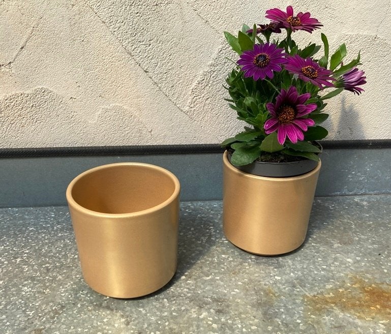 BLOEMPOT GOLD H 10,5 DIA 10,5 cm 2 stuks NIEUW, Rond, Ophalen of Verzenden, Aardewerk, Binnen