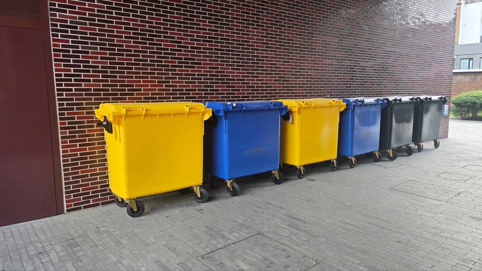 Afval rolcontainers, Ophalen