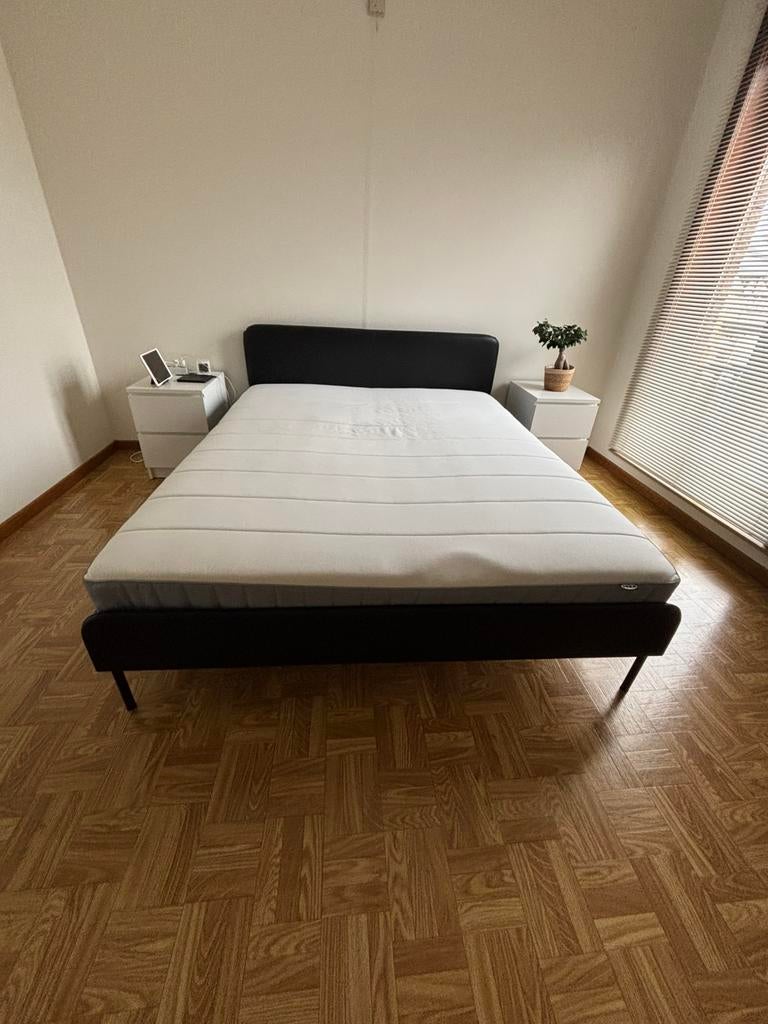 Ikea bed + matras te koop, Huis en Inrichting, Slaapkamer | Boxsprings, Ophalen, Gebruikt, Zwart, Tweepersoons