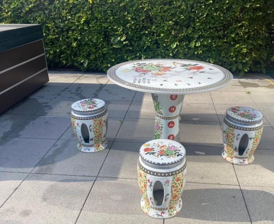 Chinese keramische tafel met 4 krukjes, Ophalen