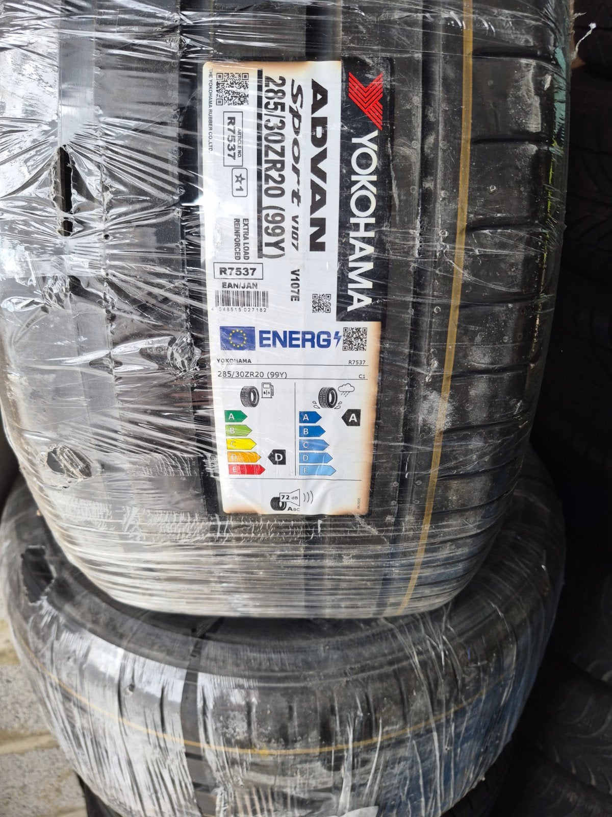 2 pneus été NEUF 285/30/20 Yokohama Advan sport V107E Étoilé, Enlèvement, Neuf