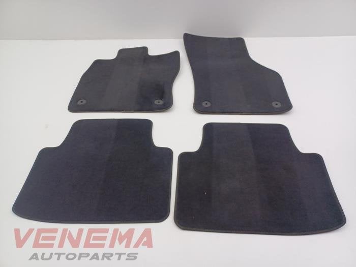 Kit tapis d'un Volkswagen Passat, Volkswagen, -, 3 mois de garantie, Utilisé