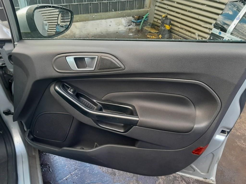PANNEAU DE PORTE AVANT DROITE Ford Fiesta 6 (JA8), Utilisé, Ford