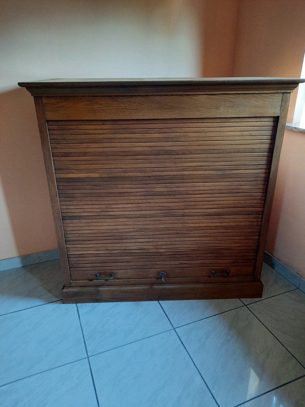 Meuble à volet en très bon état !, Enlèvement