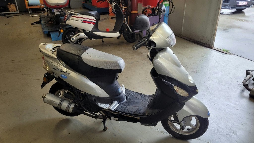 Baotian  klasse A scooter ( zonder rijbewijs ), Fietsen en Brommers, Gebruikt, Klasse A (25 km/u), Benzine, Ophalen