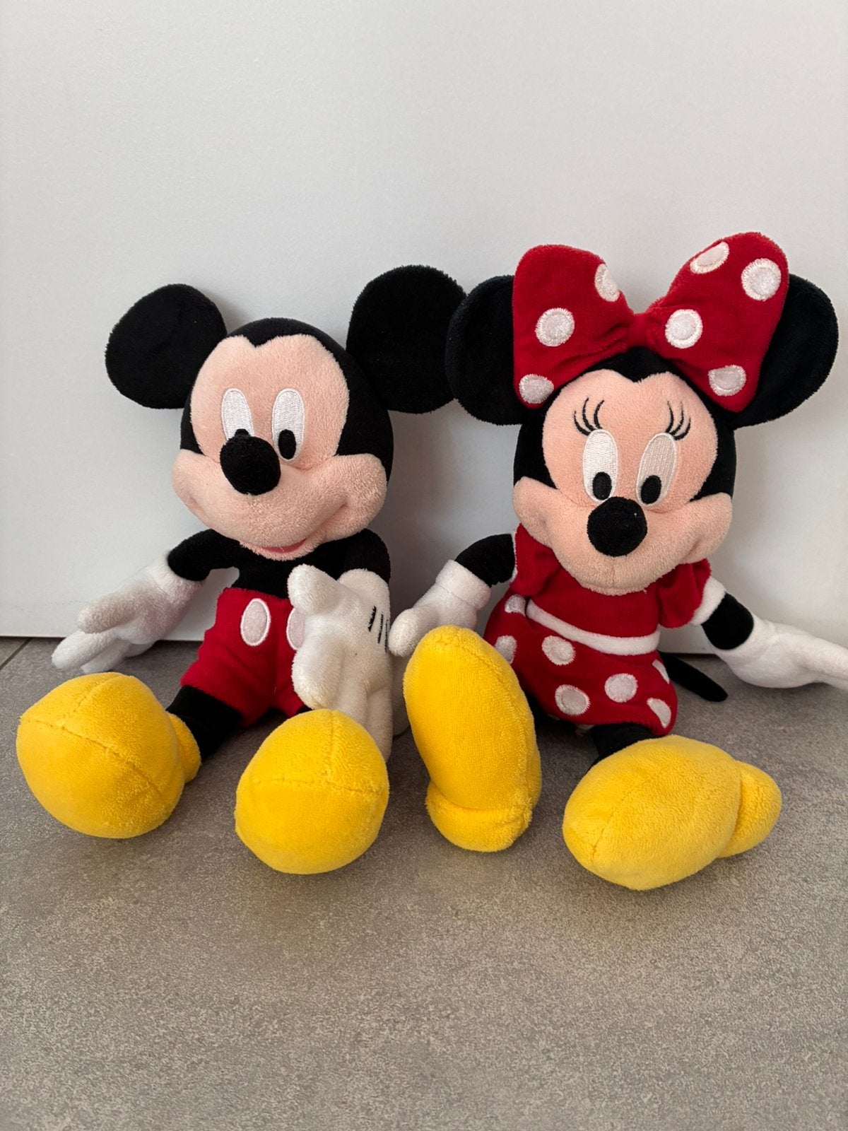 Knuffel Mickey en Minny Mouse, Enfants & Bébés, Jouets | Peluches, Souris, Disney, Comme neuf, Enlèvement
