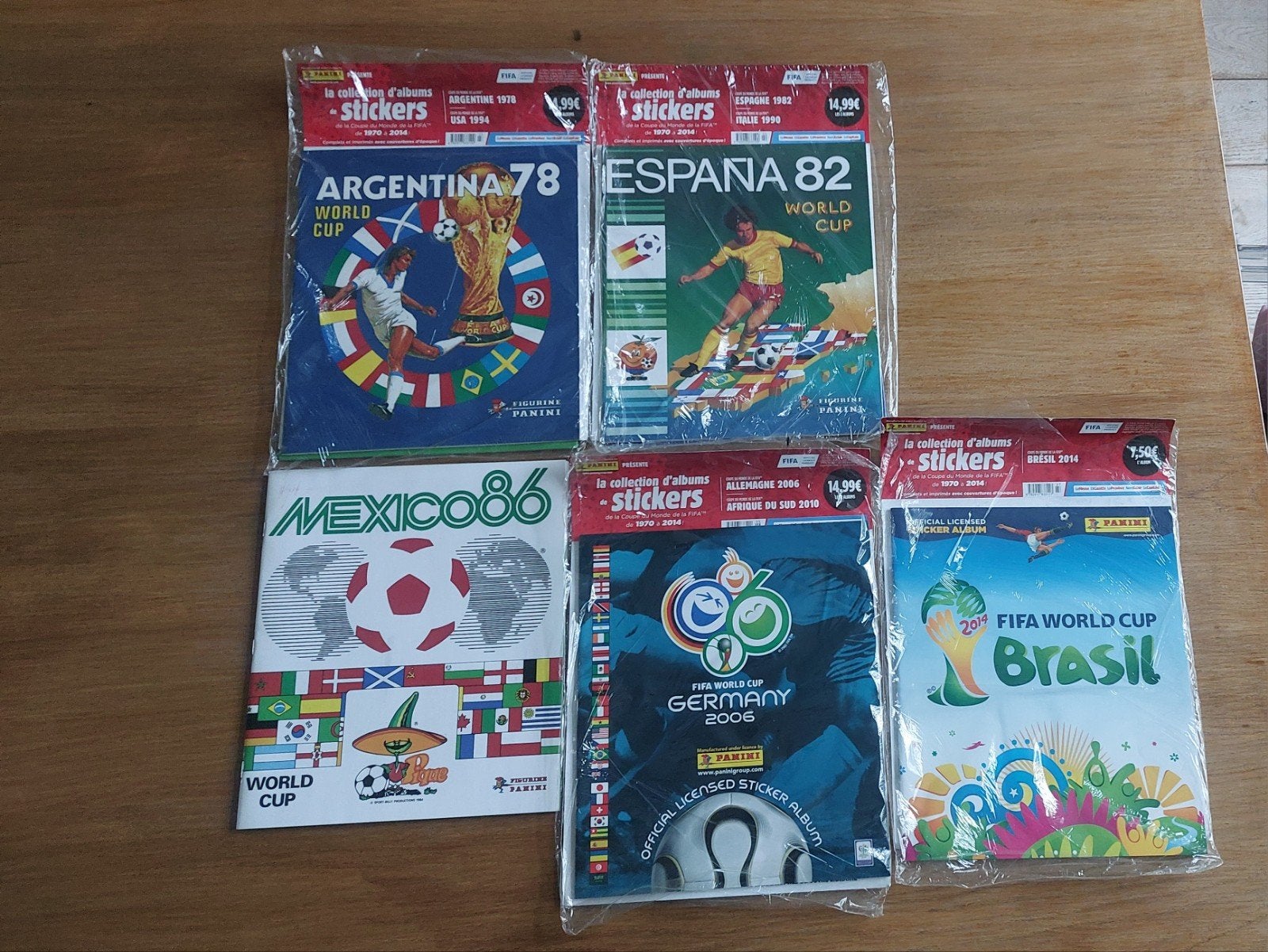 Lot de 8 albums Panini Coupe du Monde (Rééditions Officielle, Collections, Autocollants, Comme neuf, Sport, Enlèvement ou Envoi
