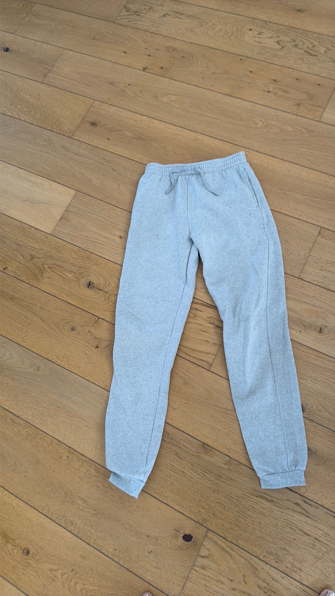 Pantalon training gris 158/164, Enfants & Bébés, Enlèvement, Comme neuf, Garçon ou Fille