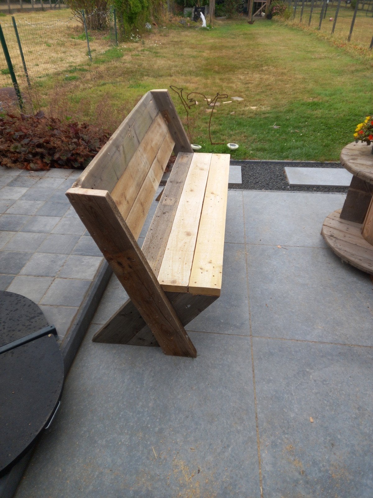Projet unique de recyclage de bancs de jardin, Enlèvement, Neuf