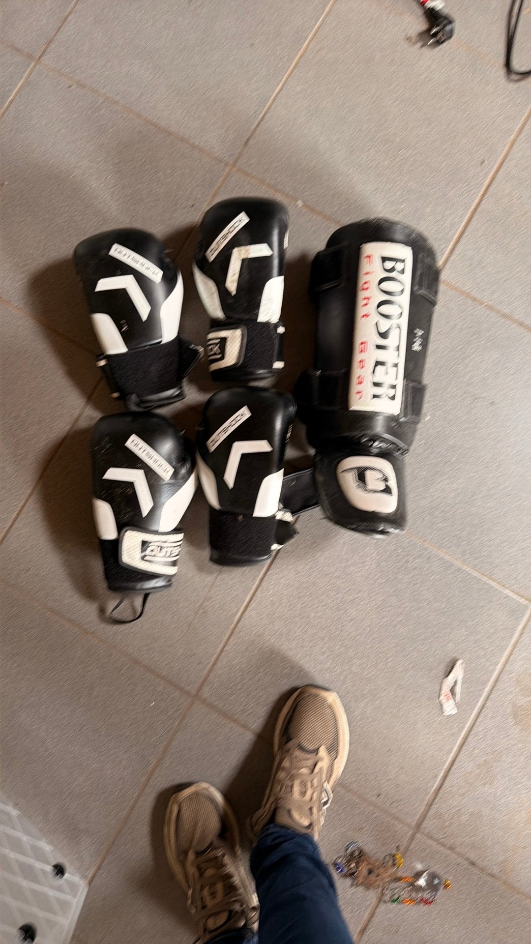 Scheenbeschermers + bokshandschoenen, Ophalen, Gebruikt, Bokshandschoenen