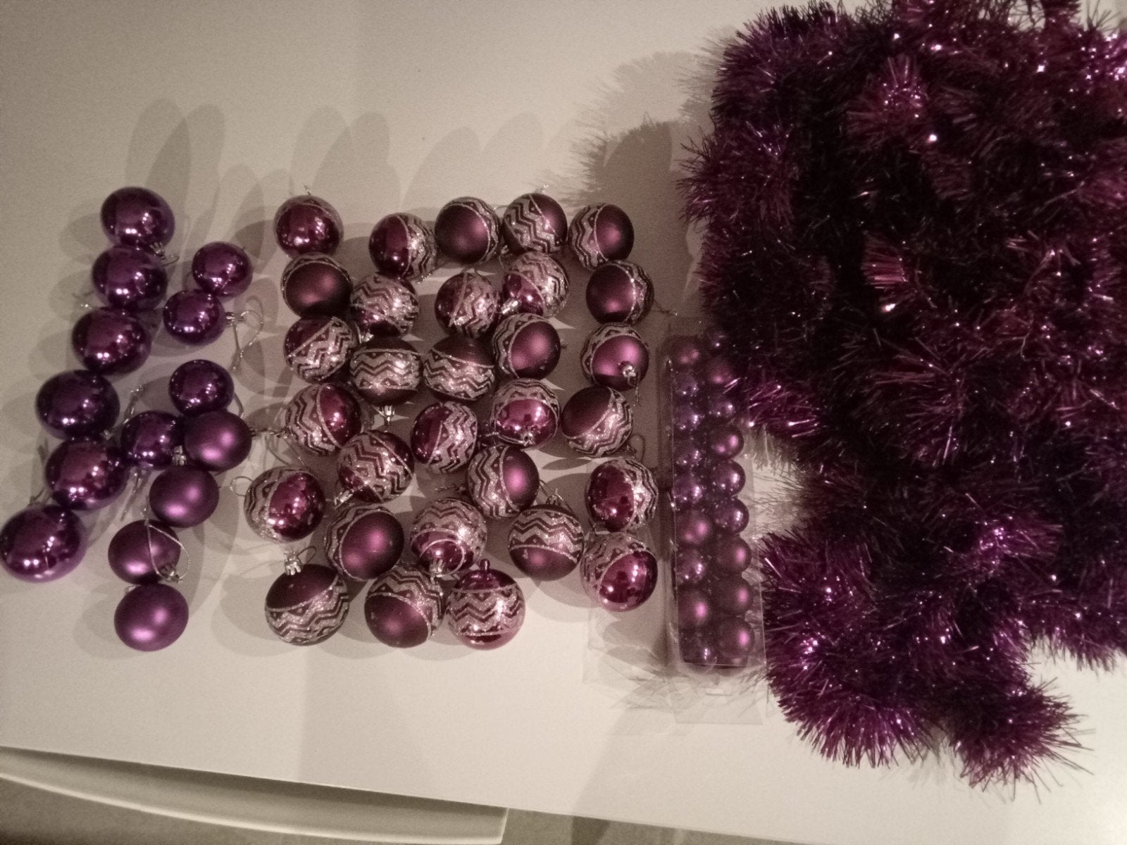 kerstballen  plastic verschillende grootte en slingers, Diversen, Ophalen