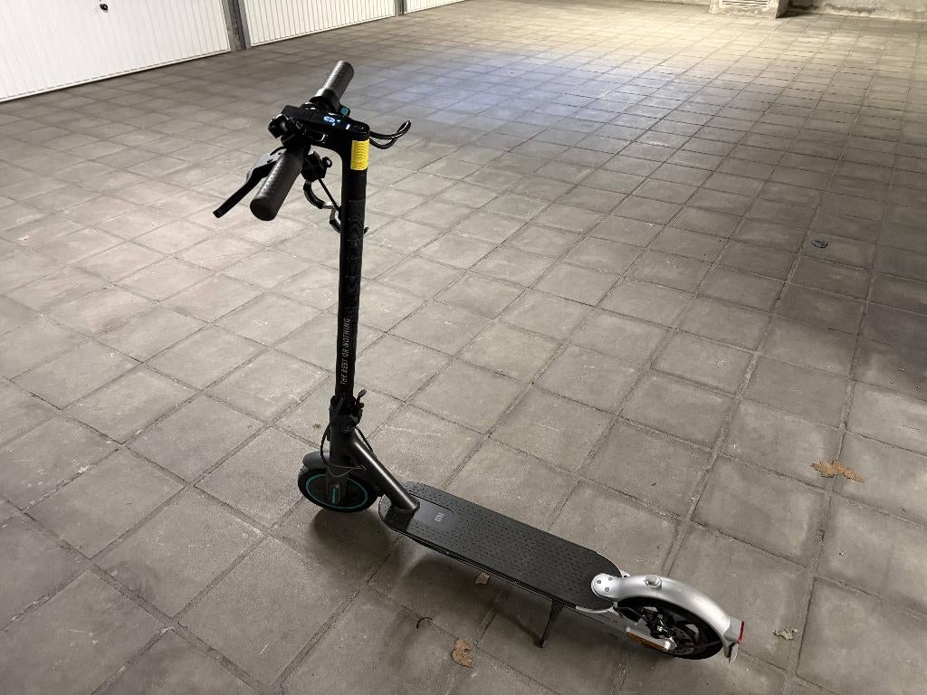 Xiaomi Mi Pro 2 Mercedes-AMG Petronas F1 Edition, Fietsen en Brommers, Ophalen, Zo goed als nieuw, Elektrische step (E-scooter)
