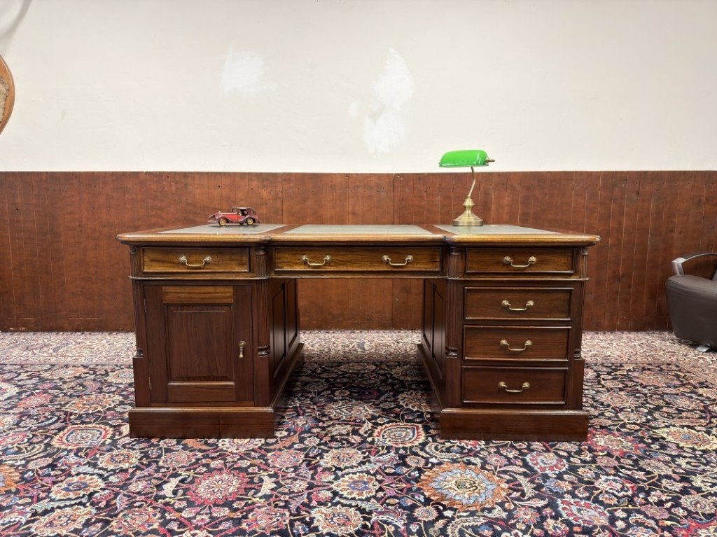 Klassiek Engels Chesterfield Bureau Partnerdesk, Antiek en Kunst, Antiek | Kantoor en Zakelijk, Ophalen
