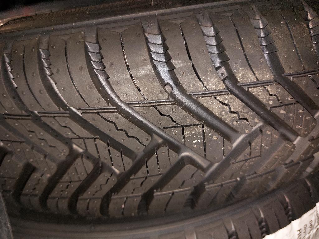 Nieuwe Autobanden Hankook 4 seizoenen 135/70/R15, Autos : Pièces & Accessoires, Pneus & Jantes, Neuf, 15 pouces, 4 Saisons, Véhicule de tourisme