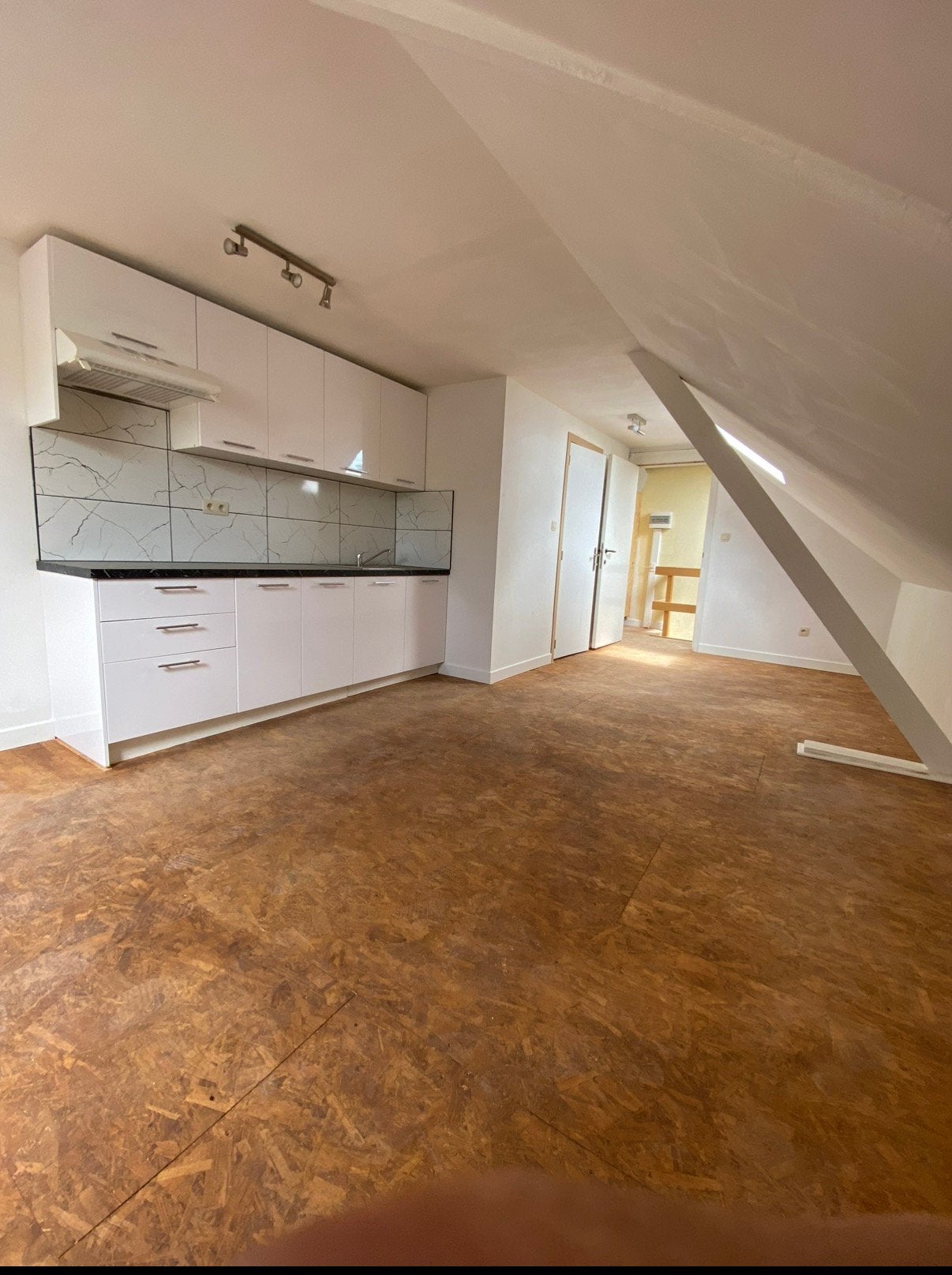 Volledig vernieuwd Studio op het 3de verd., Anvers (ville)