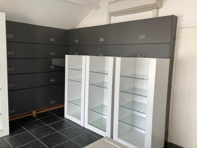 Armoires de fenêtre et système modulaire pour magasin, Articles professionnels, Aménagement de Bureau & Magasin | Entrepôt, Rayonnage & Stockage