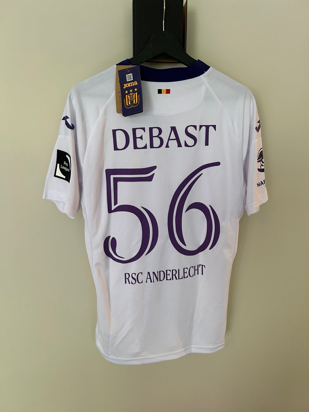 RSC Anderlecht Maillot Extérieur 2023/2024 – Zeno Debast #56, Taille M, Enlèvement ou Envoi, Neuf, Maillot